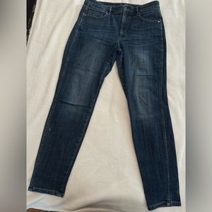 White House Black Market The Every Day soft Skinny Jeans. Size 12